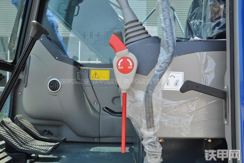 恒天九五JV150五十铃挖掘机局部