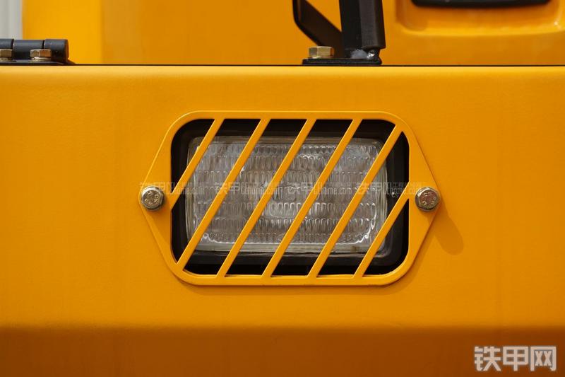 雷沃重工FR60挖掘机局部