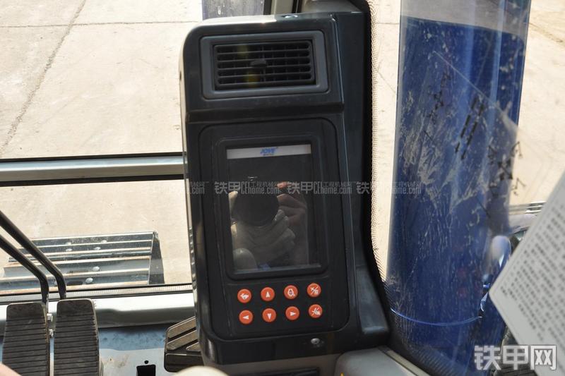 恒天九五JV235LC五十铃挖掘机局部