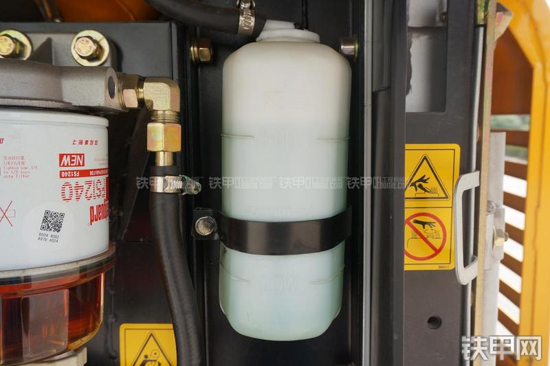 雷沃重工FR60挖掘机局部