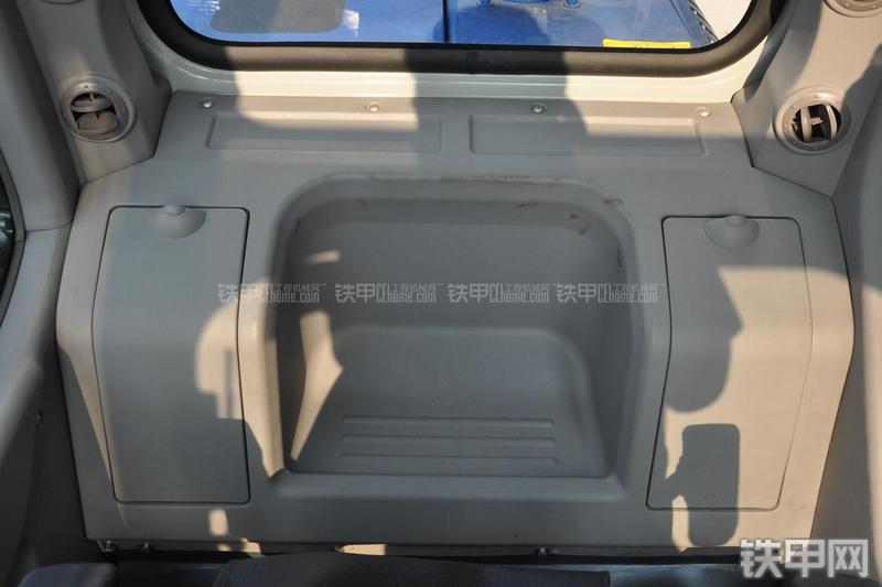 恒天九五JV235LC五十铃挖掘机局部