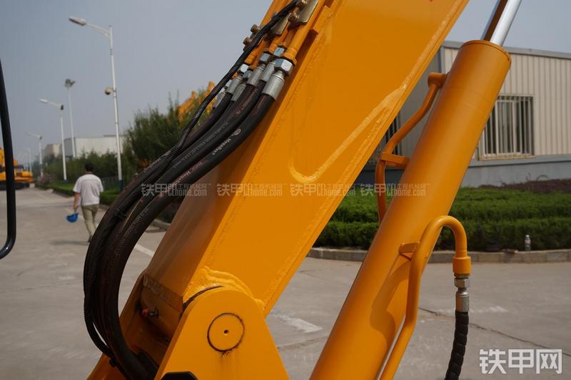 雷沃重工FR60挖掘机局部