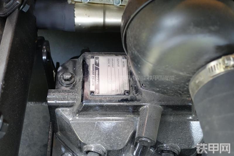 现代R60-9挖掘机局部