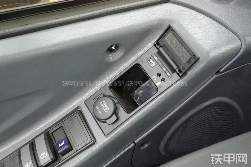 现代R60-9挖掘机局部