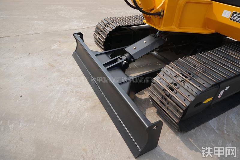 雷沃重工FR60挖掘机局部