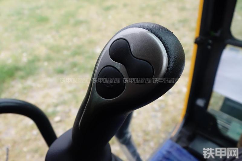 现代R60-9挖掘机局部