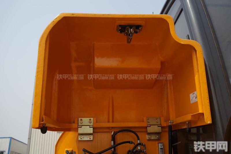 雷沃重工FR60挖掘机局部