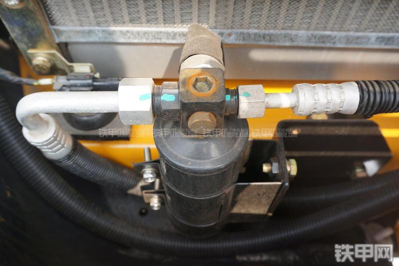 雷沃重工FR60挖掘机局部