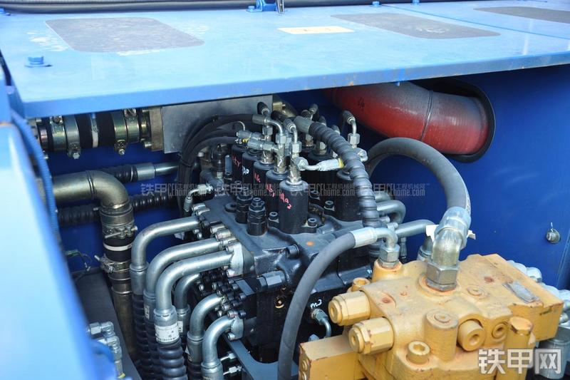 恒天九五JV235LC五十铃挖掘机局部