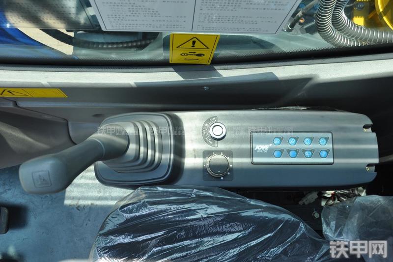 恒天九五JV150五十铃挖掘机局部