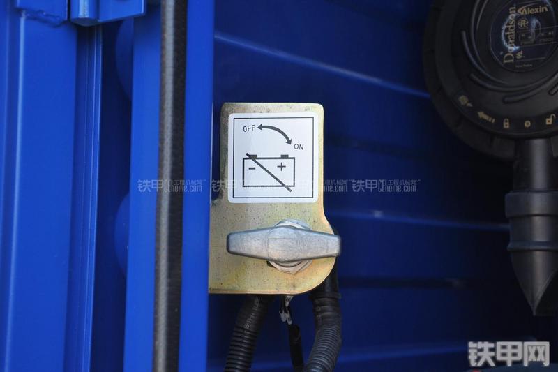 恒天九五JV150五十铃挖掘机局部