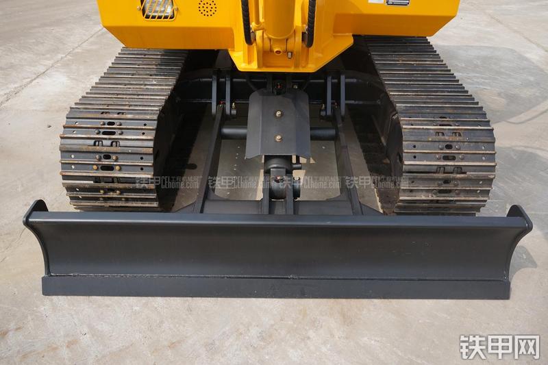 雷沃重工FR60挖掘机局部