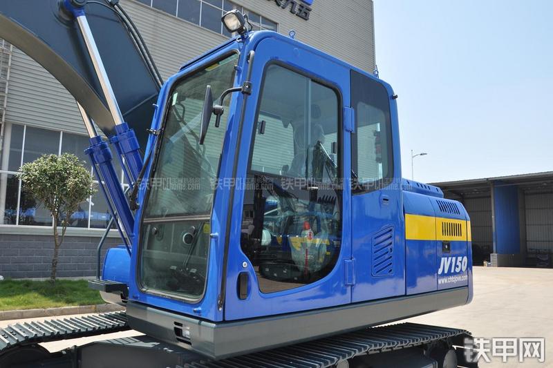 恒天九五JV150五十铃挖掘机局部