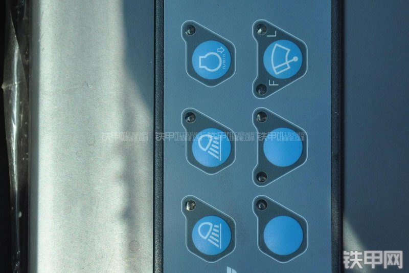 恒天九五JV150五十铃挖掘机局部