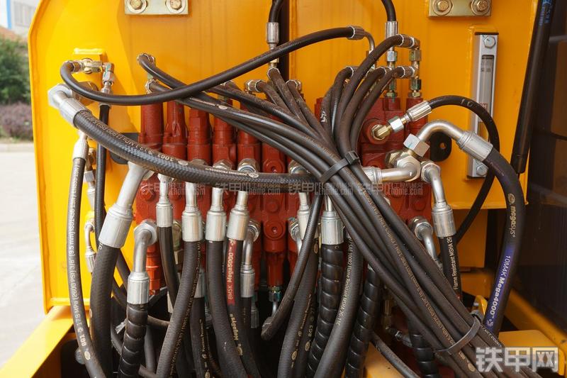 雷沃重工FR60挖掘机局部