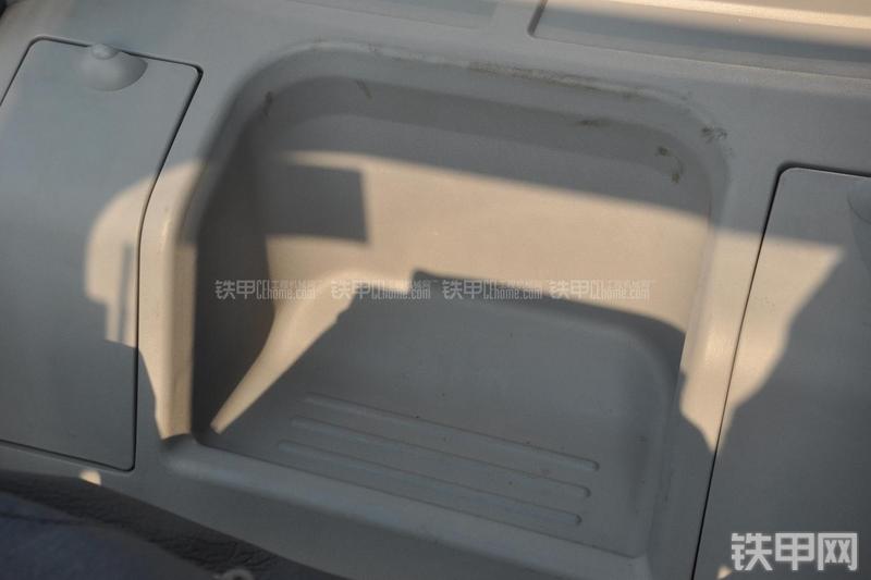 恒天九五JV235LC五十铃挖掘机局部