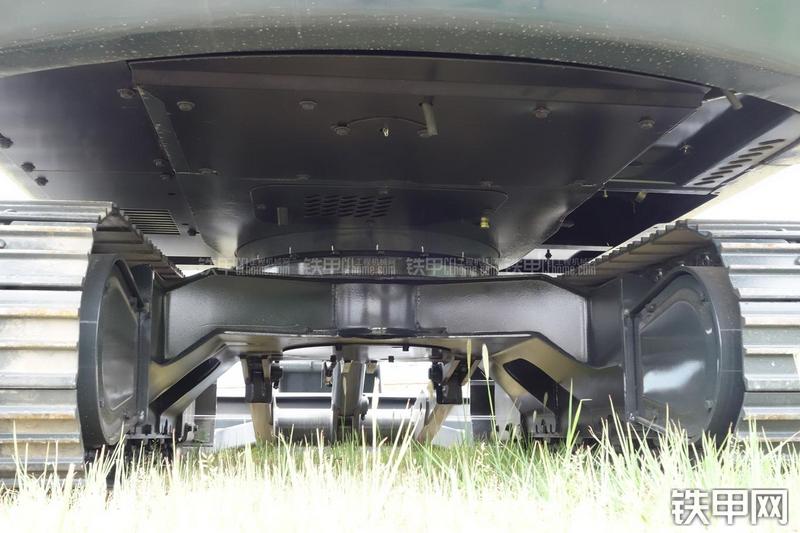 现代R60-9挖掘机局部