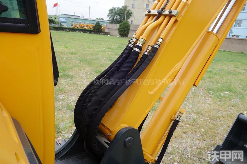 现代R60-9挖掘机局部