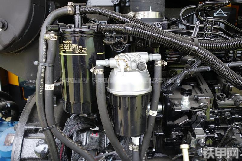 现代R60-9挖掘机局部