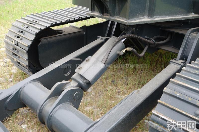 现代R60-9挖掘机局部