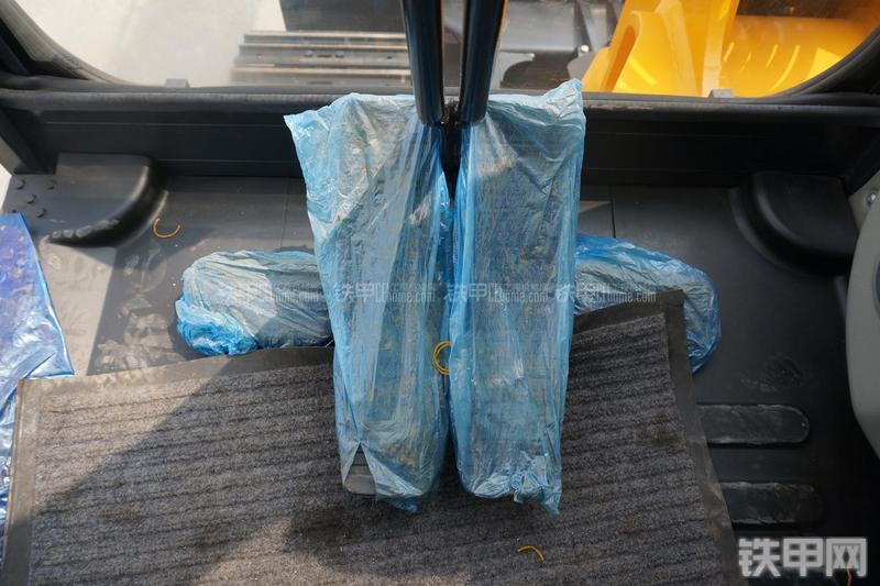 雷沃重工FR60挖掘机局部