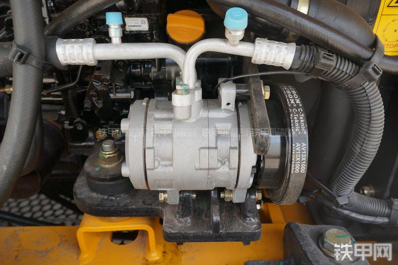 雷沃重工FR60挖掘机局部