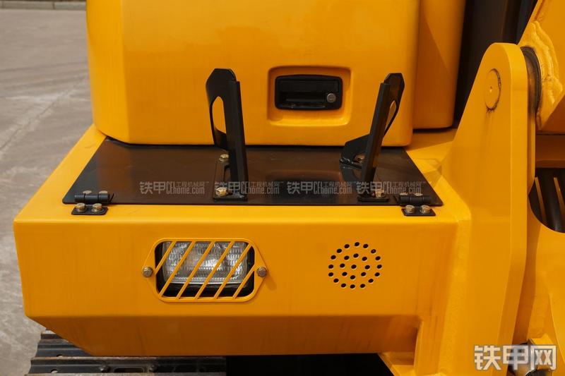 雷沃重工FR60挖掘机局部