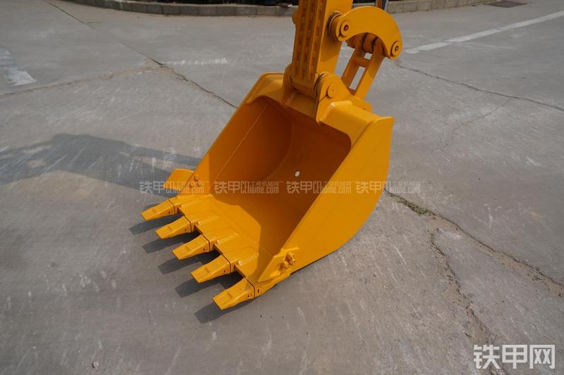 雷沃重工FR60挖掘机局部