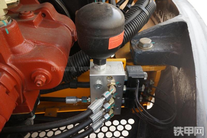 雷沃重工FR60挖掘机局部