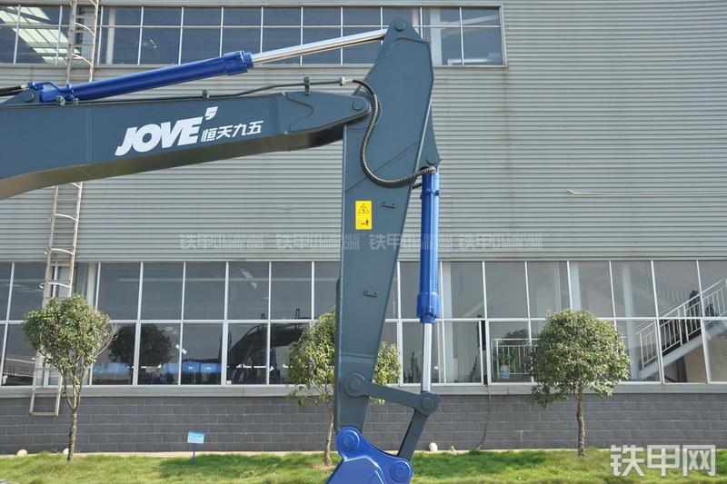 恒天九五JV235LC五十铃挖掘机局部