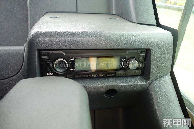 现代R60-9挖掘机局部