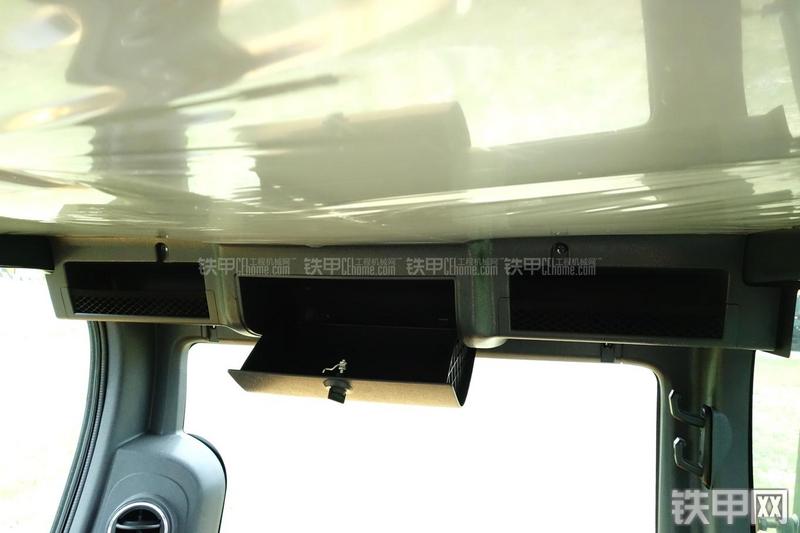 现代R60-9挖掘机局部