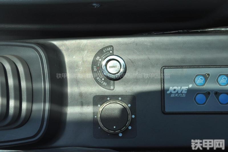 恒天九五JV150五十铃挖掘机局部