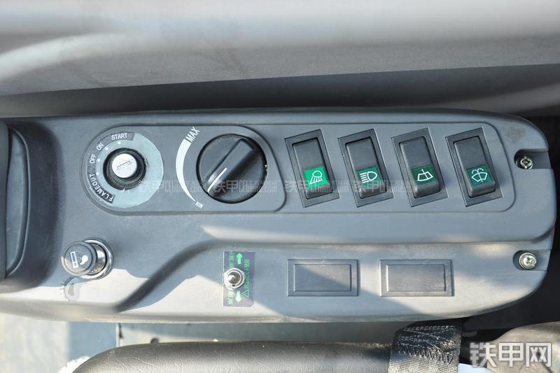 恒天九五JV235LC五十铃挖掘机局部