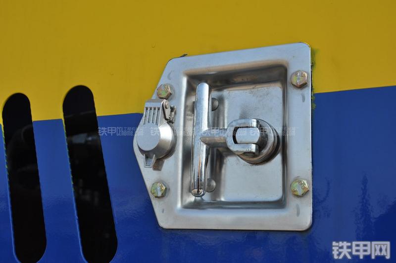 恒天九五JV235LC五十铃挖掘机局部