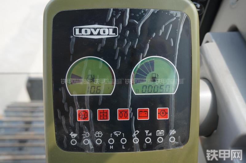 雷沃重工FR60挖掘机局部