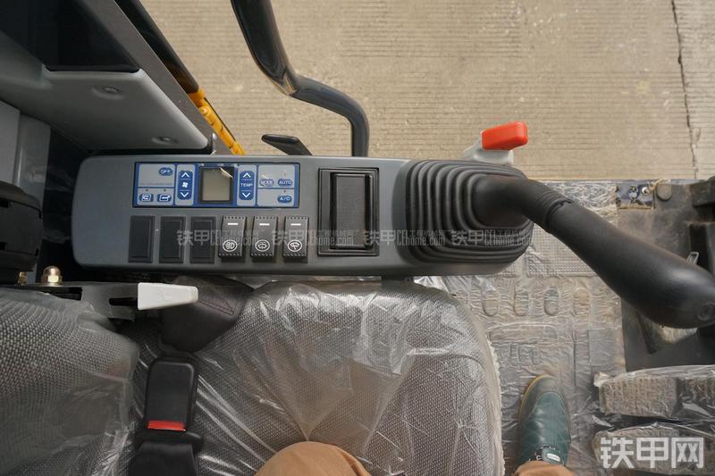 柳工CLG910E挖掘机局部