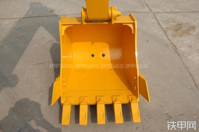 雷沃重工FR75挖掘机局部