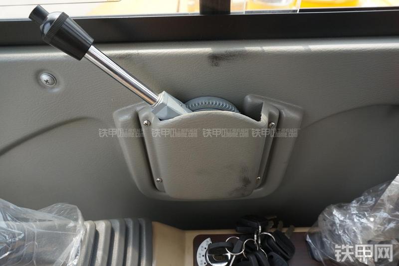 雷沃重工FR60挖掘机局部