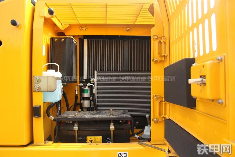 雷沃重工FR75挖掘机局部