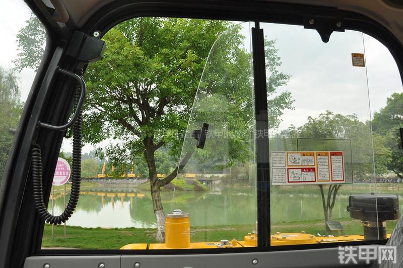 柳工CLG906D挖掘机局部