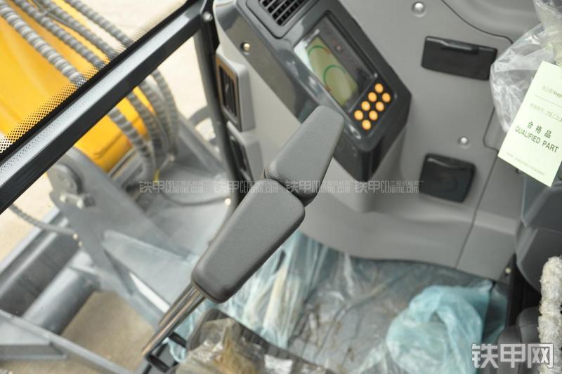 柳工CLG906D挖掘机局部