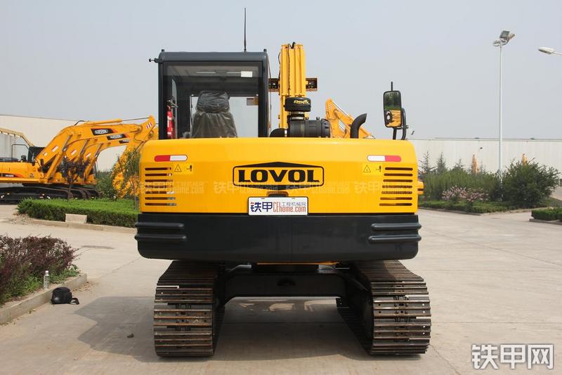 雷沃重工FR75挖掘机整机外观