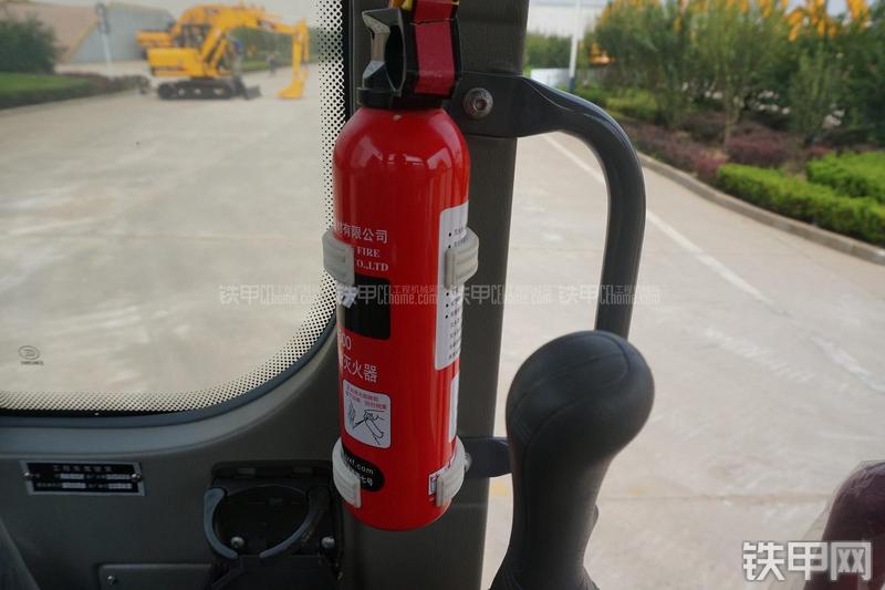 雷沃重工FR60挖掘机局部