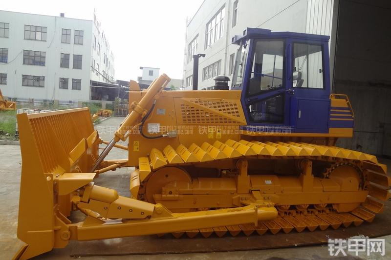 龙工LD160R推土机整机外观
