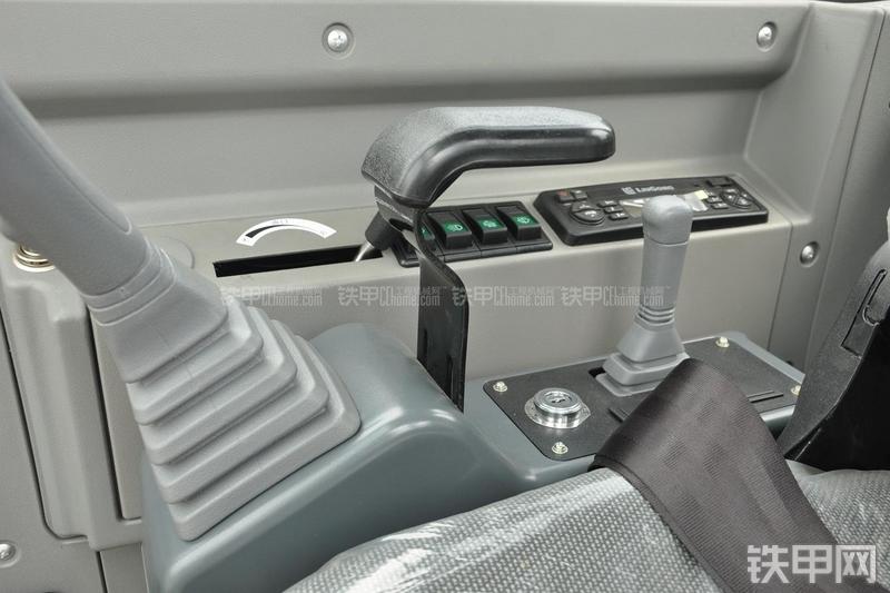 柳工CLG906D挖掘机局部