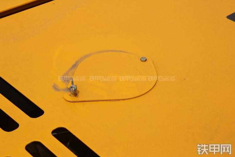 雷沃重工FR75挖掘机局部