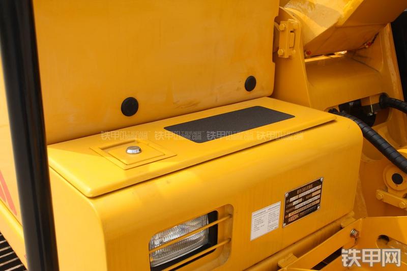 雷沃重工FR75挖掘机局部