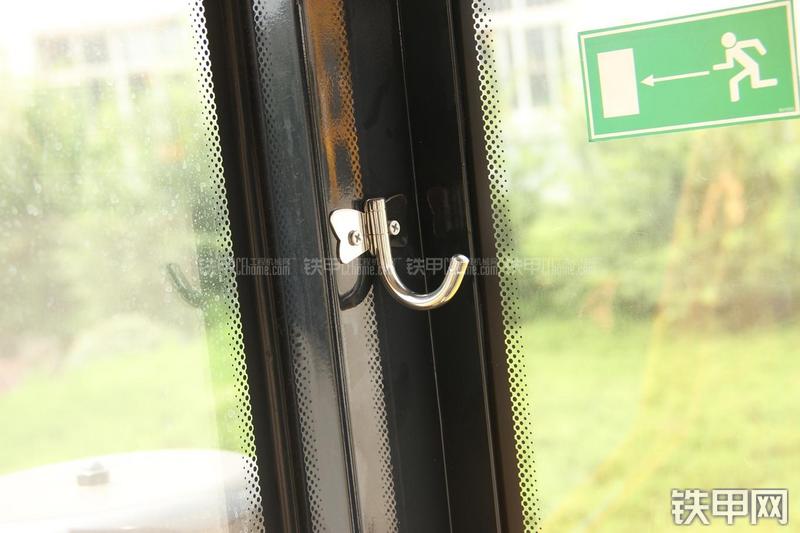 雷沃重工FR75挖掘机局部