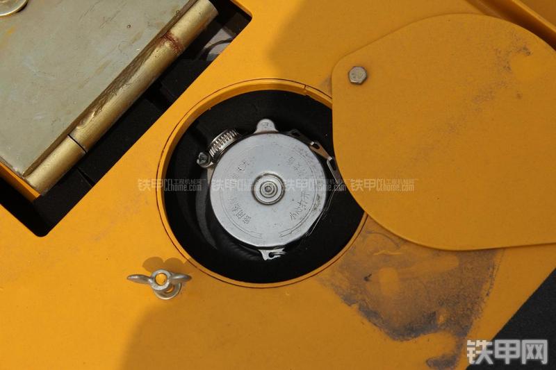 雷沃重工FR75挖掘机局部